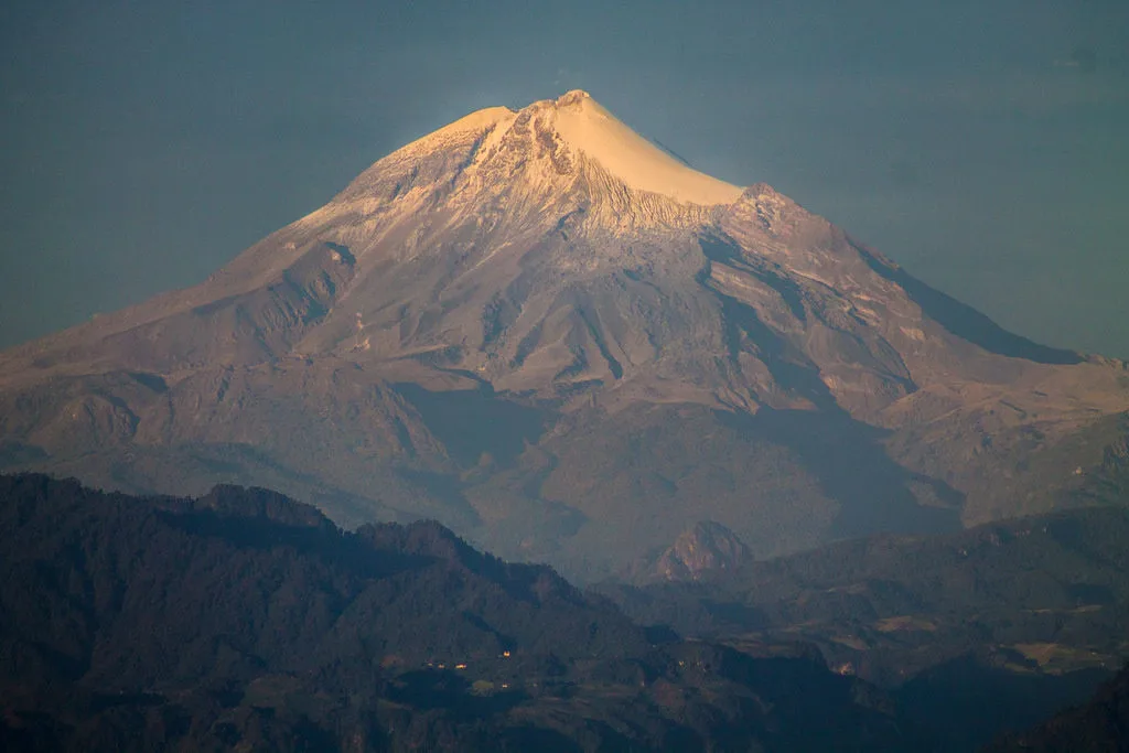 Imagen del archivo de «Volcanes mexicanos: la visión de Ramón Espinasa, montañista y vulcanólogo».