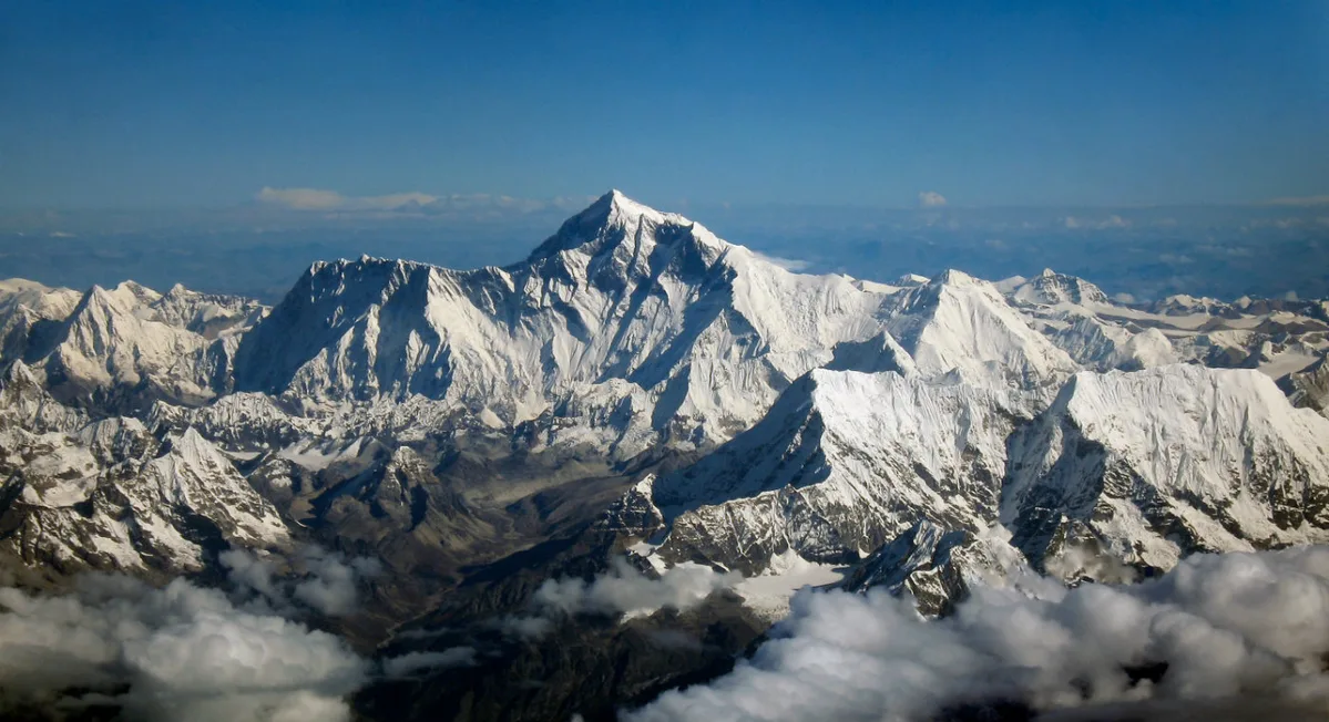 Imagen de portada de «China cierra el Everest esta temporada por Covid-19».