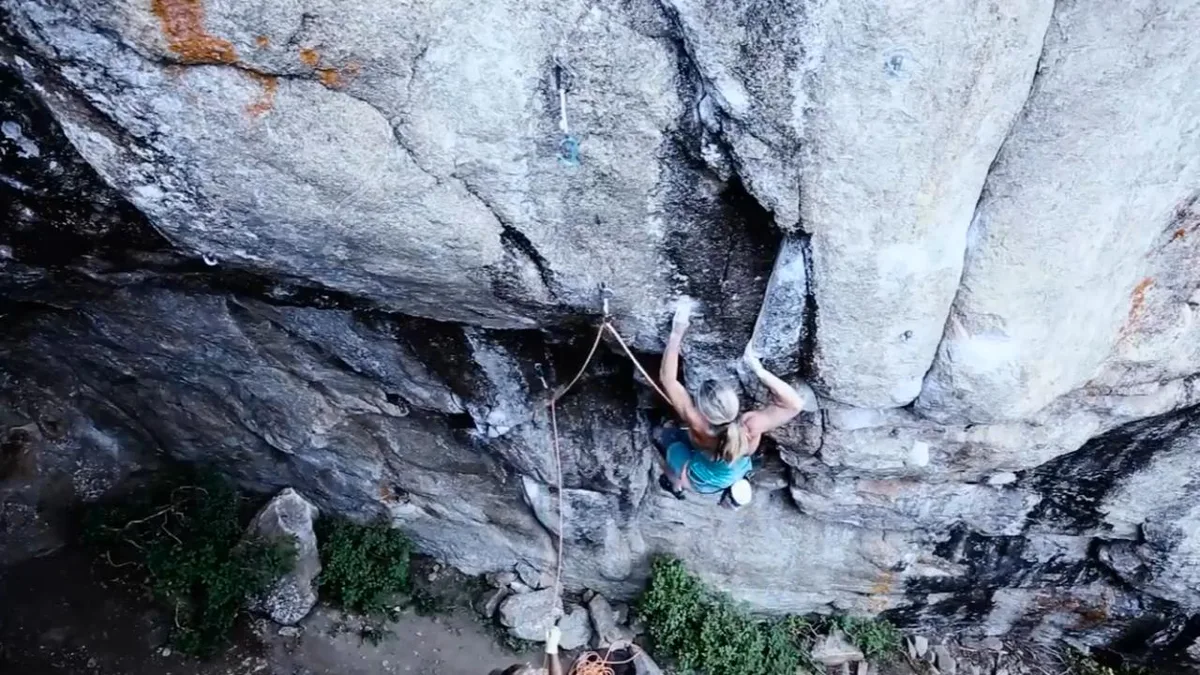 Imagen de portada de «Video: Lynn Hill encadena The Orbe, 5.13b a los 58 años de edad».