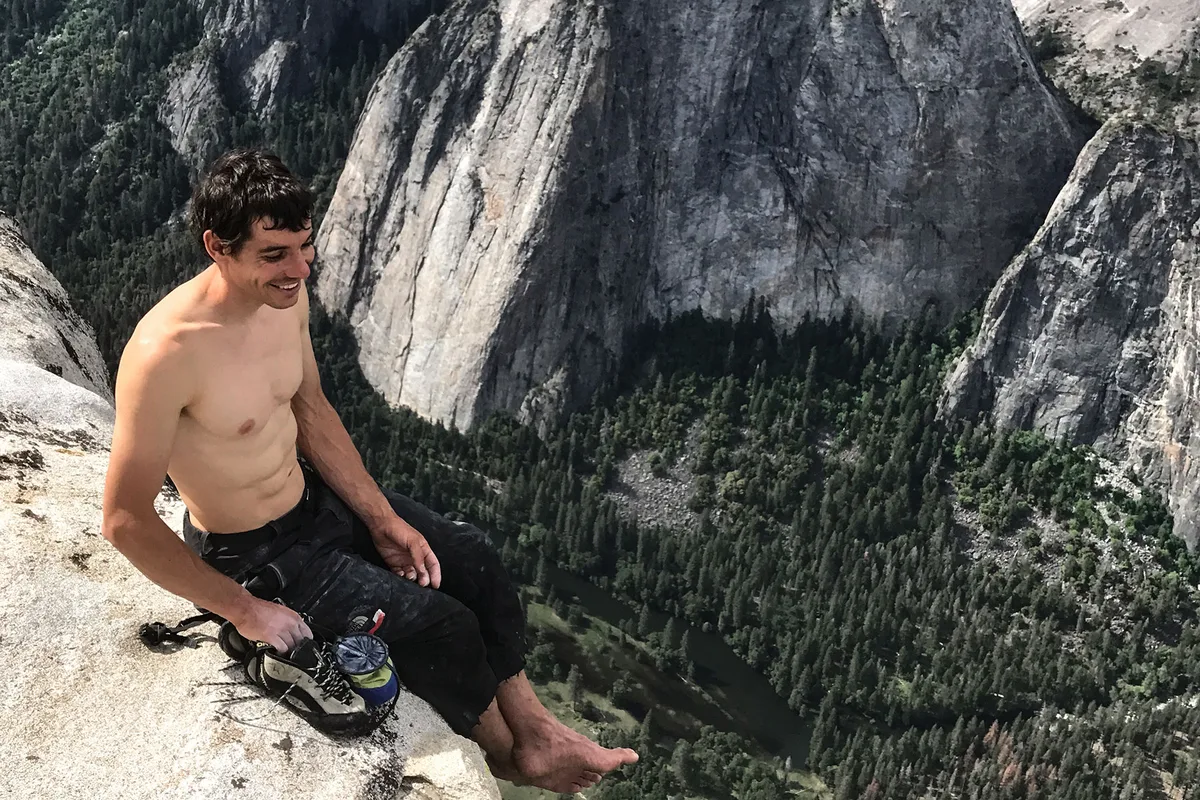Imagen de portada de «Entendiendo Free Solo: esto significa subir mil metros sin cuerda».