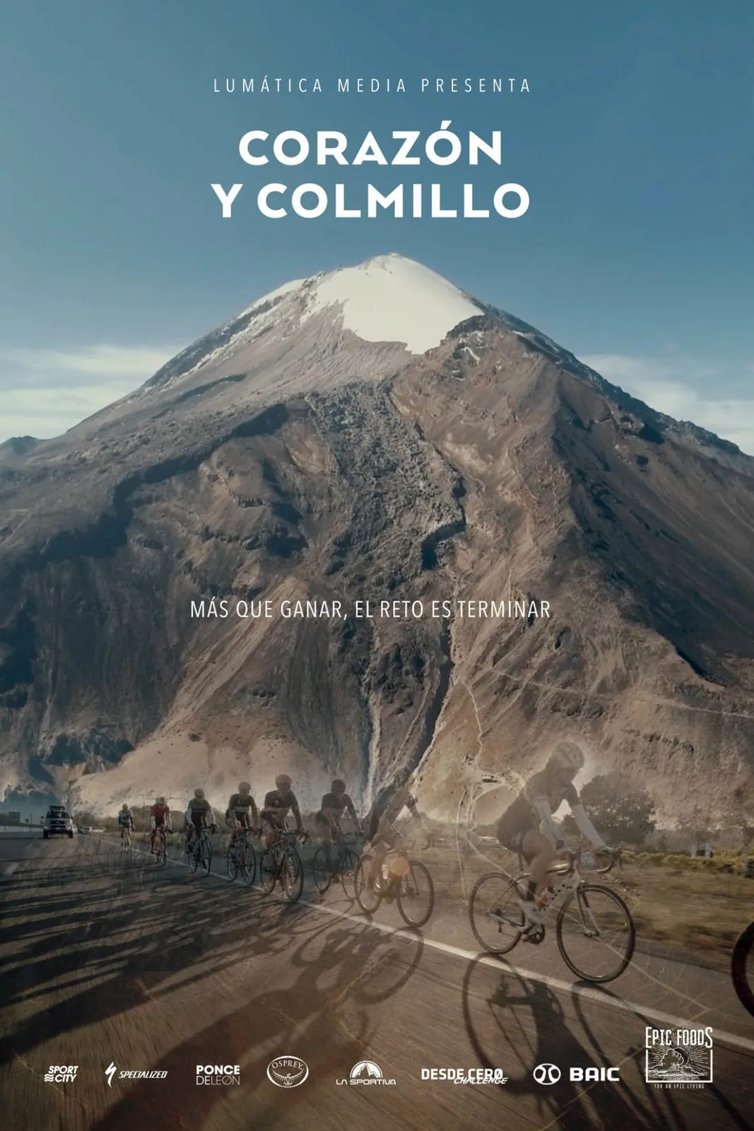 Cartel del documental Corazón y Colmillo con la imagen de una montaña.