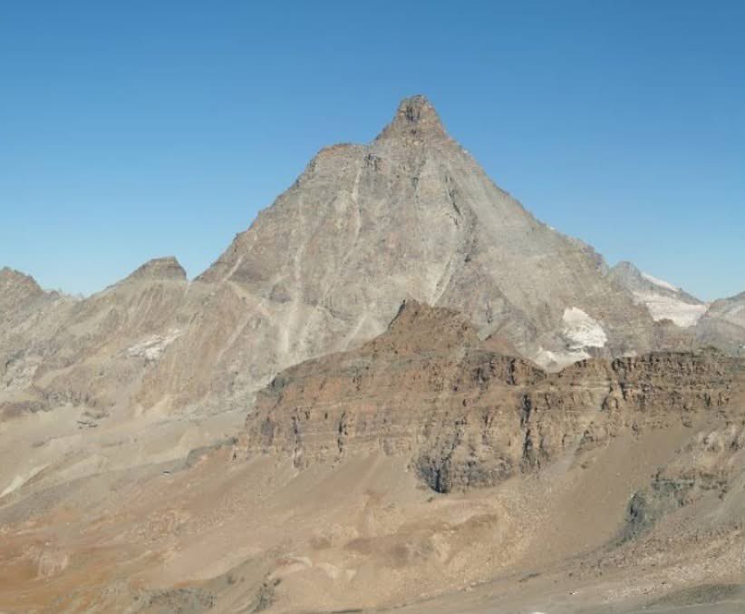 Vista del Matterhorn desde Plateau Rosa el 27 de septiembre de 2026, con la roca casi completamente expuesta y sólo pequeñas manchas de nieve.